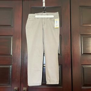 Jessica Simpson Women's Cropped, Soft Sculpt